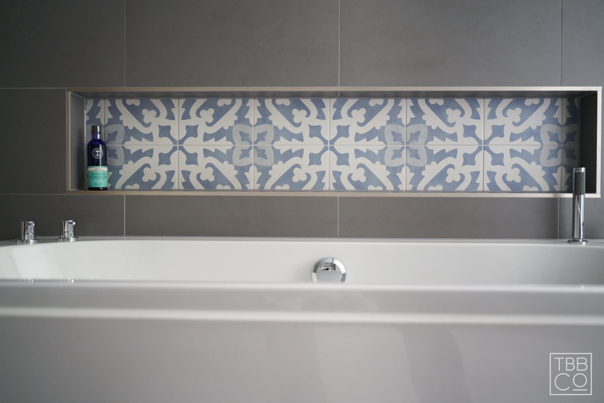 Feature Bath Recess with Patterned Tiles